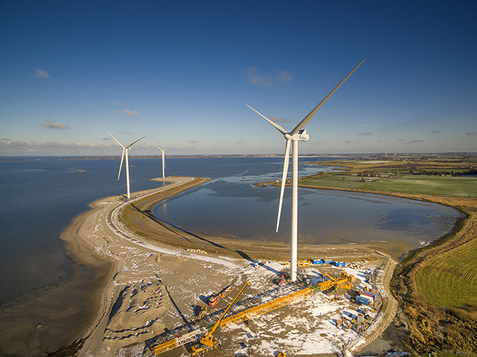De tre færdige vindmøller på LINDØ port of ODENSE